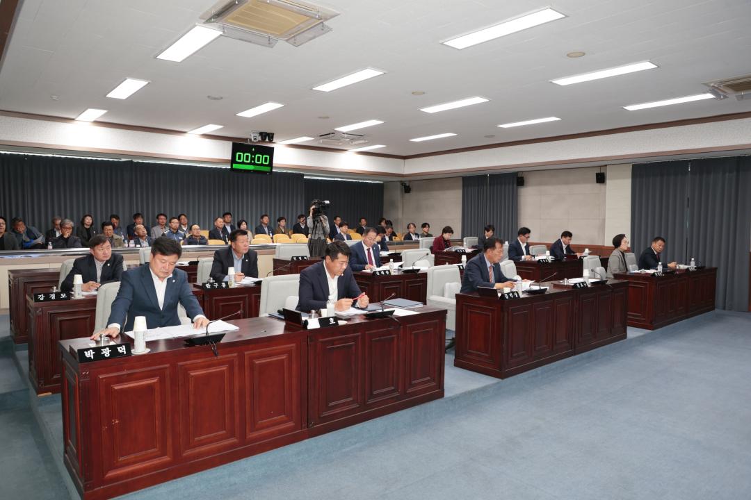 '상주시의회 제229회 임시회 폐회' 게시글의 사진(3) '241106 제229회 임시회 폐회 (24)'