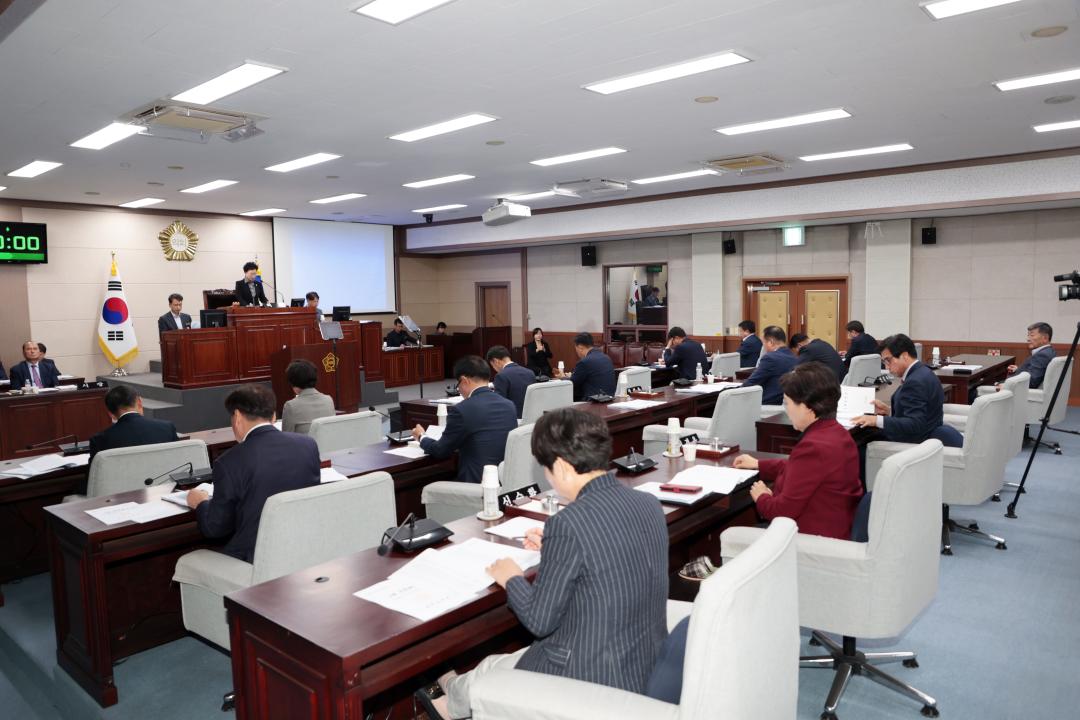 '상주시의회 제229회 임시회 폐회' 게시글의 사진(2) '241106 제229회 임시회 폐회 (12)'