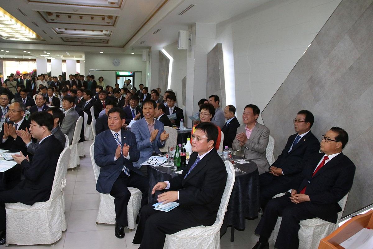 '상공회의소 회장 이취임식 참석' 게시글의 사진(2)