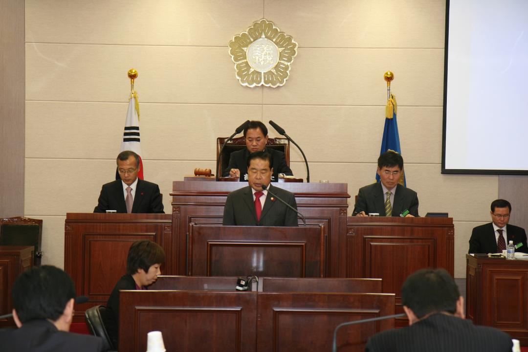 '2011년 예산안 제출에 즈음한 성백영 상주시장 시정연설' 게시글의 사진(1)