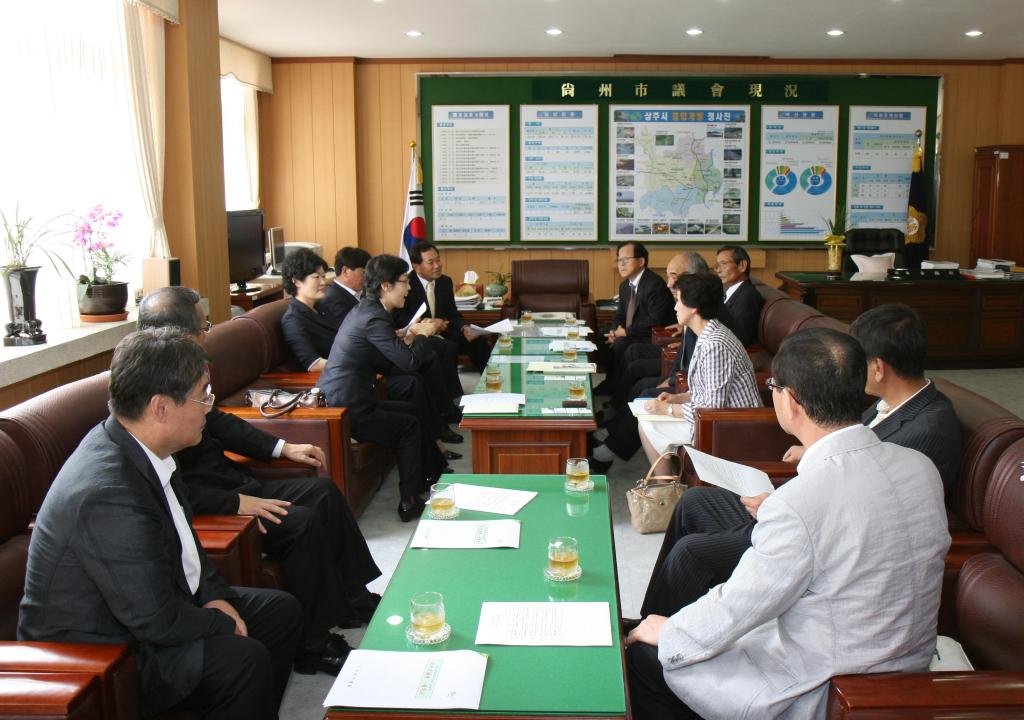 '상주시의회, 일본 히타치나카시의회 의원 일행 방문 접견' 게시글의 사진(1)